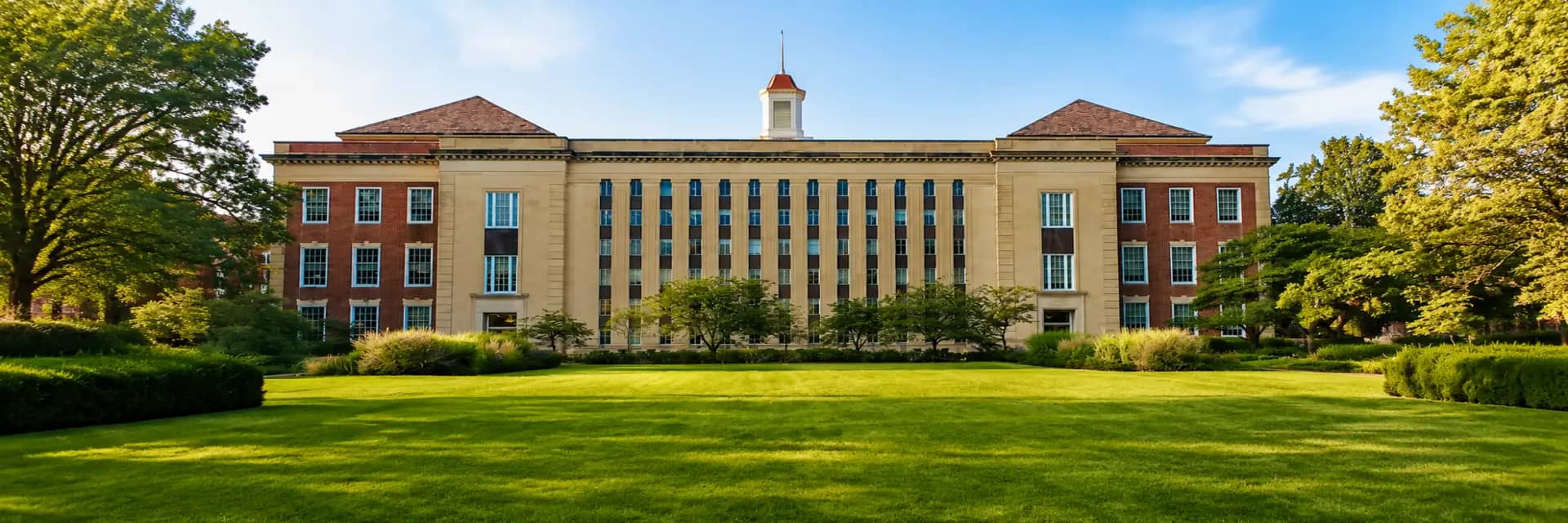 Acibadem Mehmet Ali Aydinlar Universitesi kapak gorseli