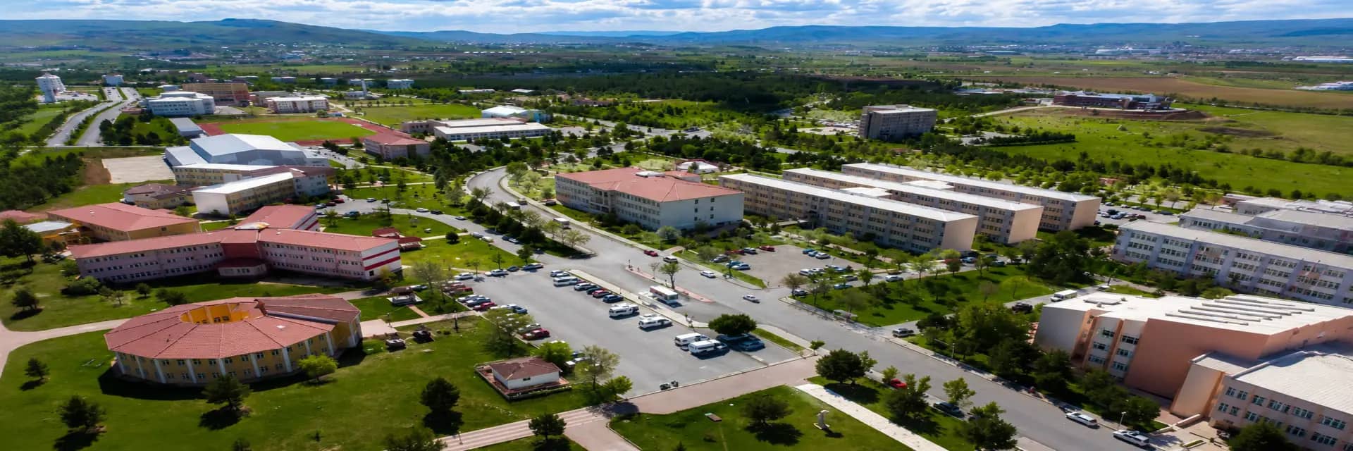 Cumhuriyet Universitesi kapak gorseli