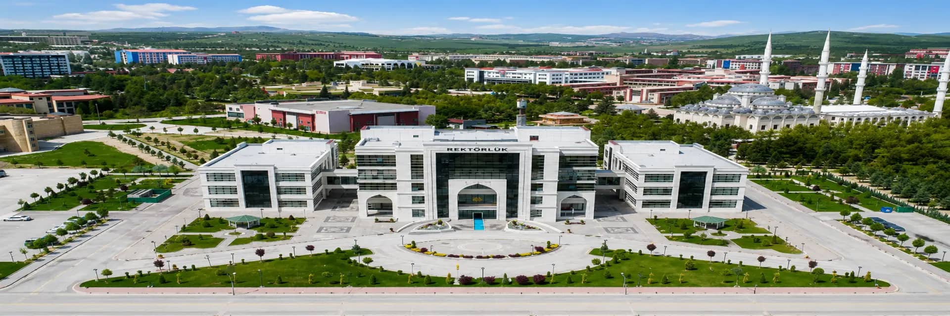 Selcuk Universitesi kapak gorseli