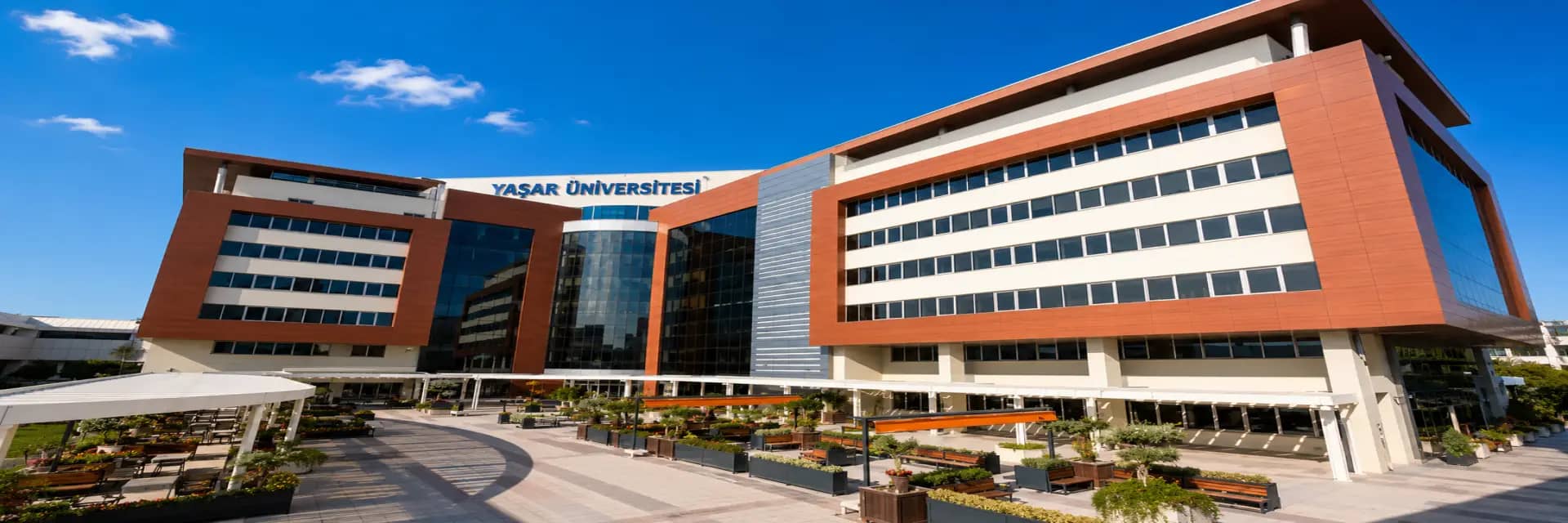 Yasar Universitesi kapak gorseli