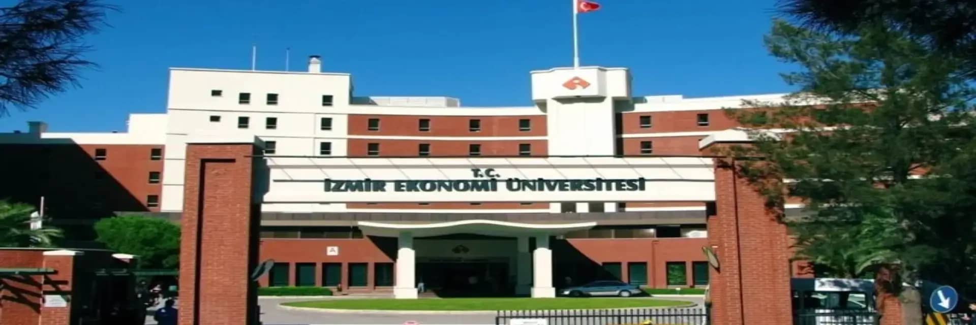 Izmir Ekonomi Universitesi kapak gorseli