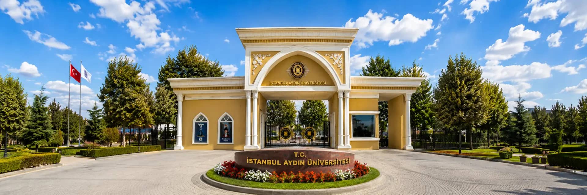 Istanbul Aydin Universitesi kapak gorseli