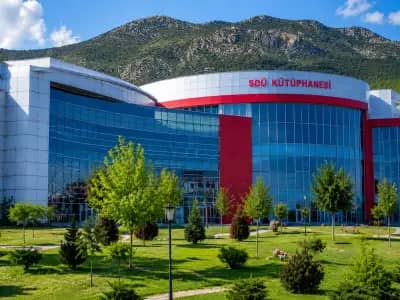 Suleyman Demirel Universitesi kampus gorseli