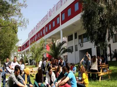 Izmir Katip Celebi Universitesi kampus gorseli