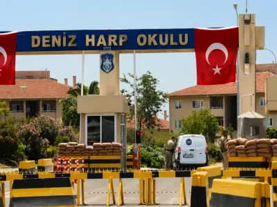 Deniz Harp Okulu Giris Kapisi