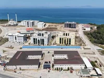 Yalova Universitesi kampus gorseli