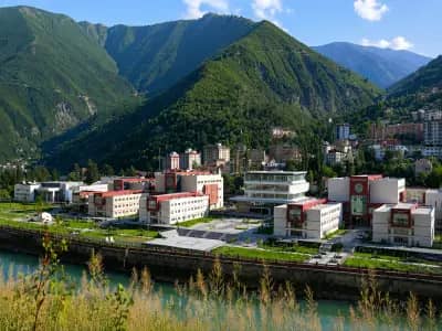 Artvin Coruh Universitesi kampus gorseli