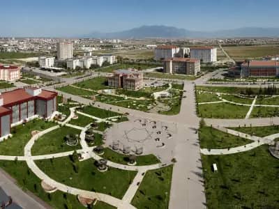 Karamanoglu Mehmetbey Universitesi kampus gorseli