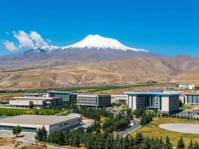 Erciyes Universitesi kampus gorseli