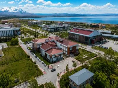 Yuzuncu Yil Universitesi kampus gorseli