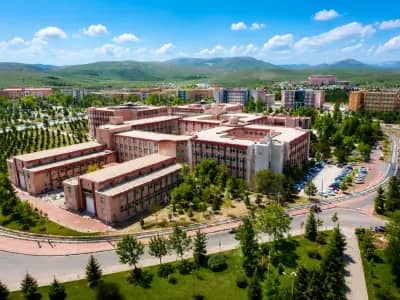 Selcuk Universitesi kampus gorseli