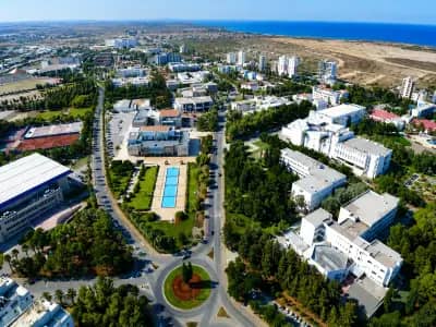 Dogu Akdeniz Universitesi kampus gorseli