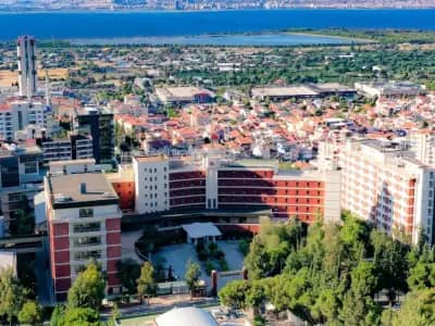 Izmir Ekonomi Universitesi kampus gorseli