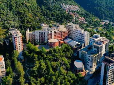 Izmir Ekonomi Universitesi kampus gorseli